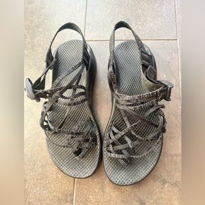 Women’s Chacos Size 9